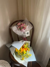 Load image into Gallery viewer, At-home Flowers Delivery
